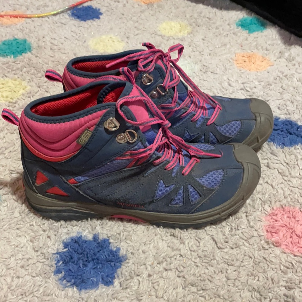 Merrell Hiking 🥾 boots big Girls size 6M